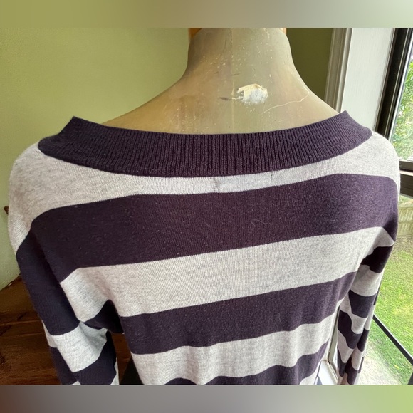 Vintage Gap Boyfriend Sweater with thick navy & light gray stripes-Adult Small - Picture 6 of 16